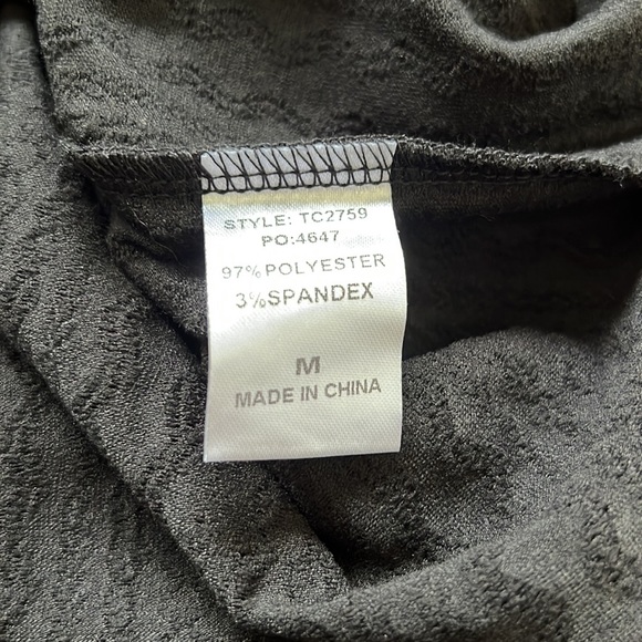 Gigio- Solid Rib Textured Knit Mock Neck Top with Cut
Out Detail szM - NWT - Picture 5 of 6